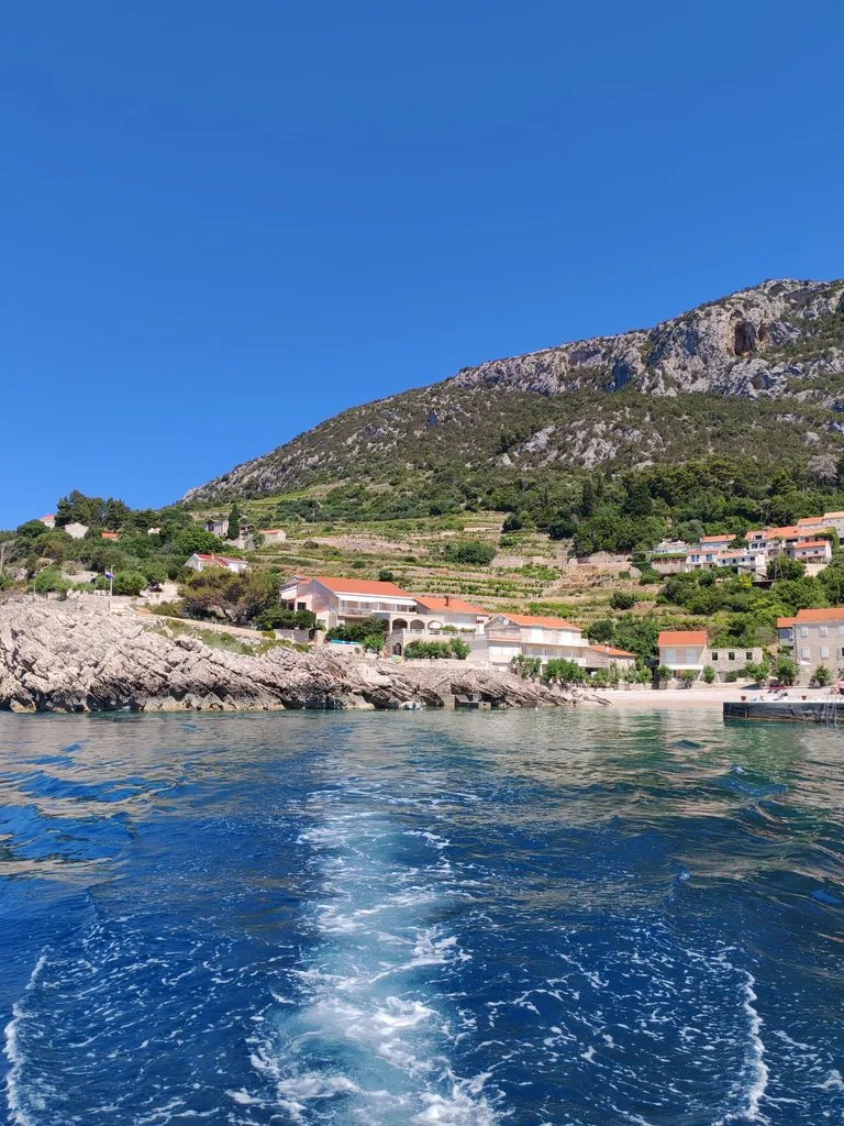 Skrivene uvale i stjenoviti dijelovi plaže Mokalo