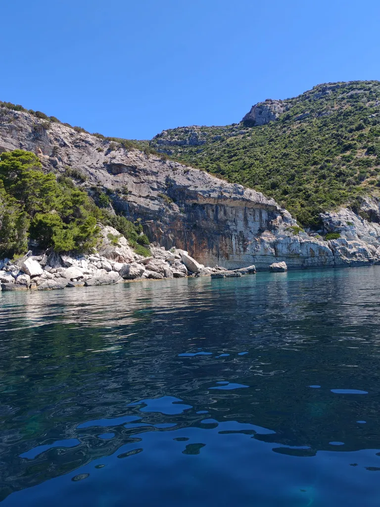 Pogled na zalazak sunca nad Pelješkim kanalom